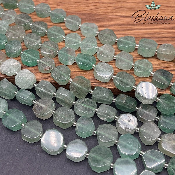  Кварц клубничный зеленый плоский квадрат фриформ 11-12 мм