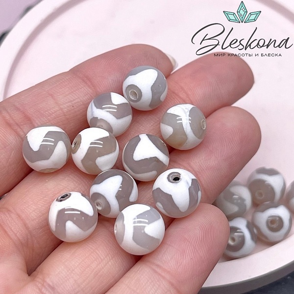Бусина Дзи Тигриный клык серо-белый шар 10 мм уп.10 шт.