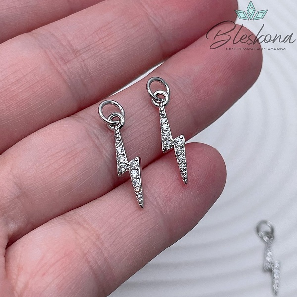 18*4,5 мм Цвет серебро, Подвеска Молния цирконы 