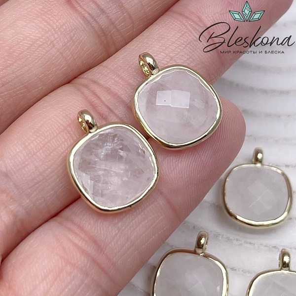 13мм, цвет золото ,Подвеска квадрат Горный хрусталь в обрамлении 