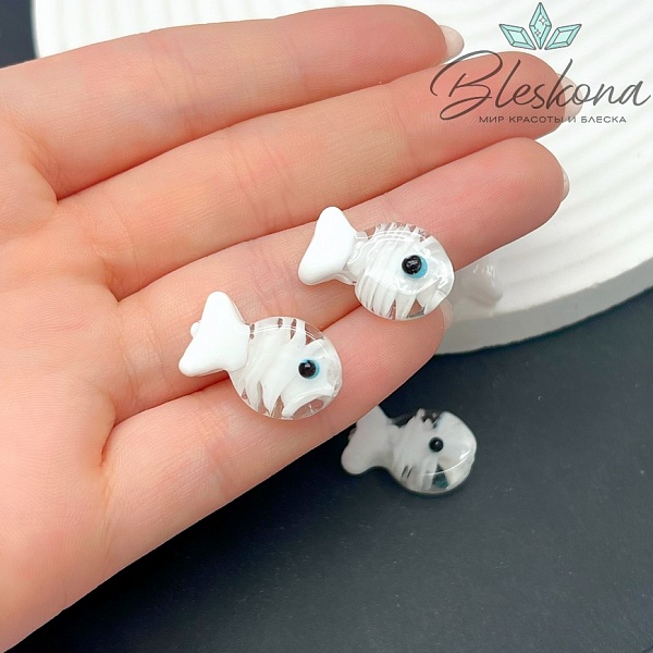 20*12 мм  Бусина рыбка прозрачно- белая