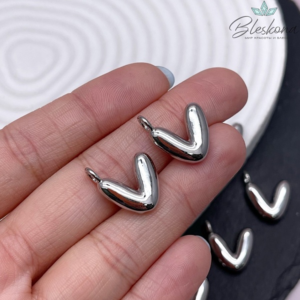 18 мм, Цвет серебро, Буква объемная V