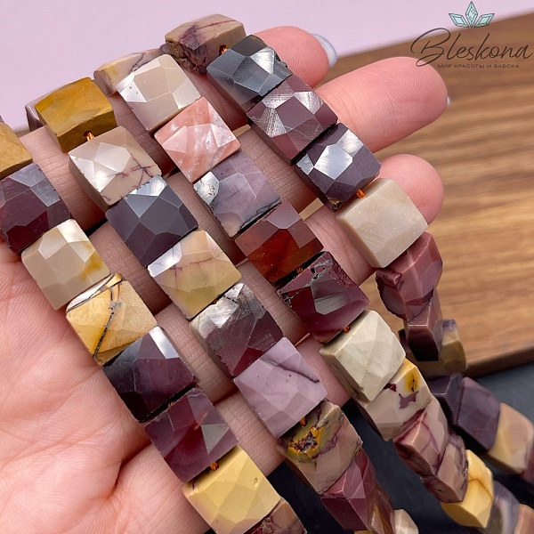 Яшма Мукаит квадрат огранка 10-11 мм