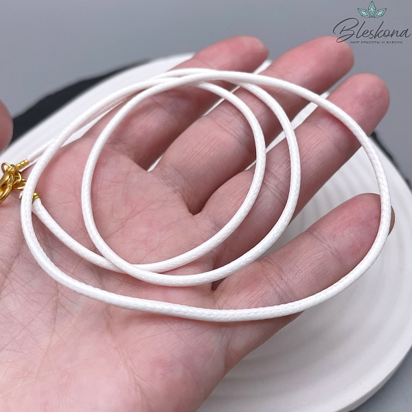 Шнурок белый под кулон из экокожи, цвет золото 58см