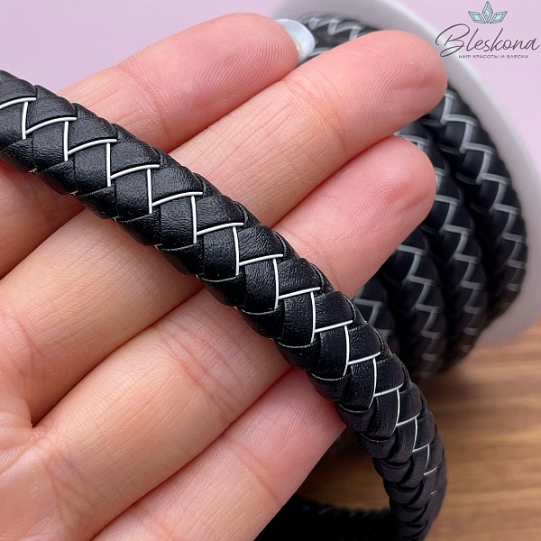 Шнур для браслетов из натуральной кожи черный с белой вставкой 11*6 мм