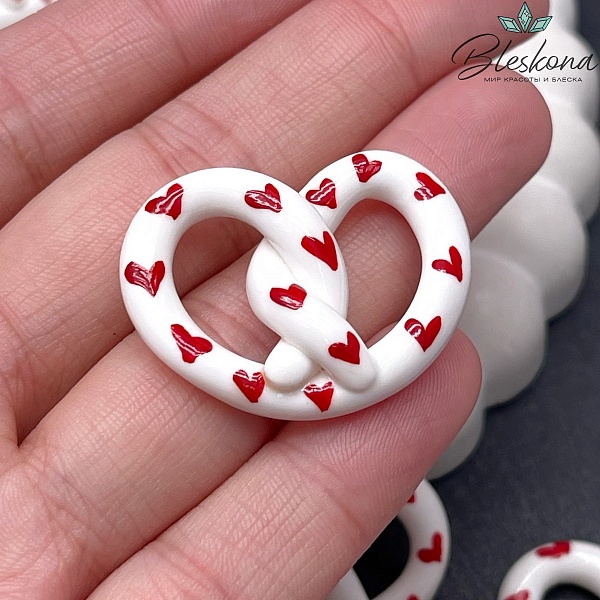 24*34 мм Подвеска Крендель белый красные сердечки