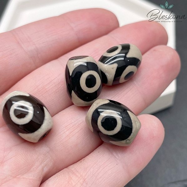 Бусина Дзи 3 глаза черно-белый бочонок 10*14 мм