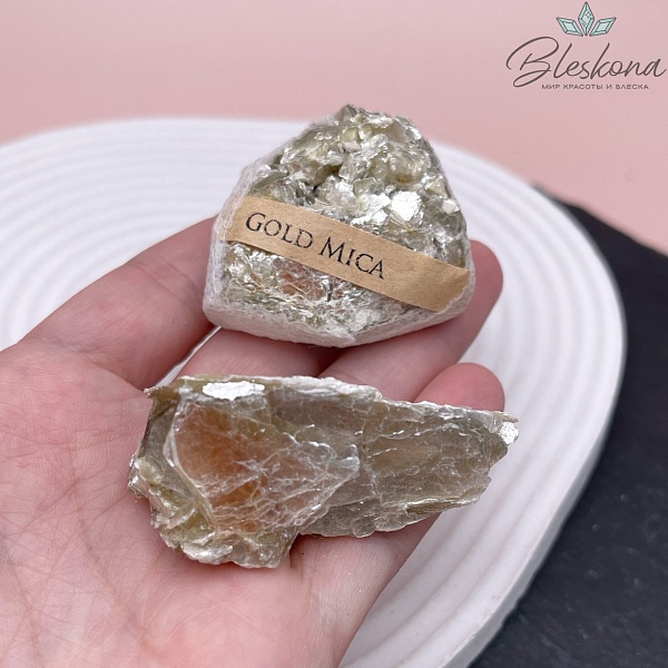 Золотая слюда необработанная 35-45 мм 