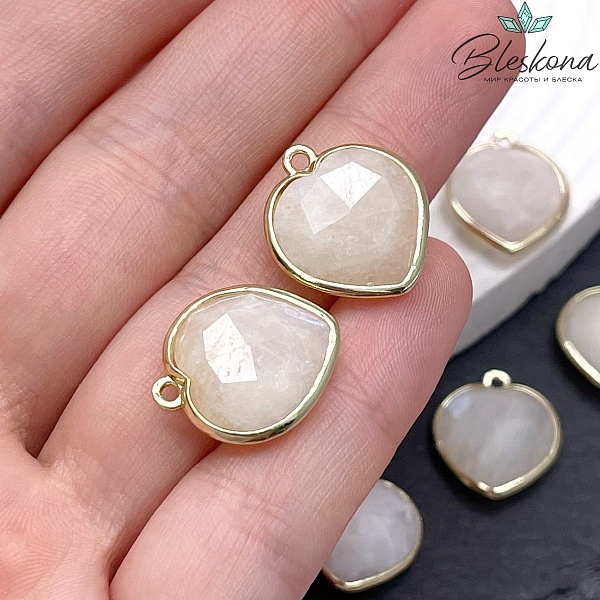 16,3*18,7мм,Цвет золото,Подвеска Сердце Лунный камень  огранка