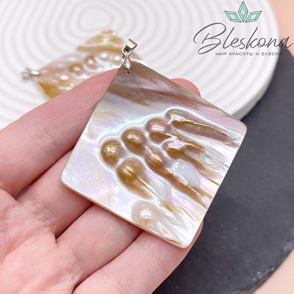 Перламутровая подвеска ромб с жемчугом Цвет серебро 54-55 мм