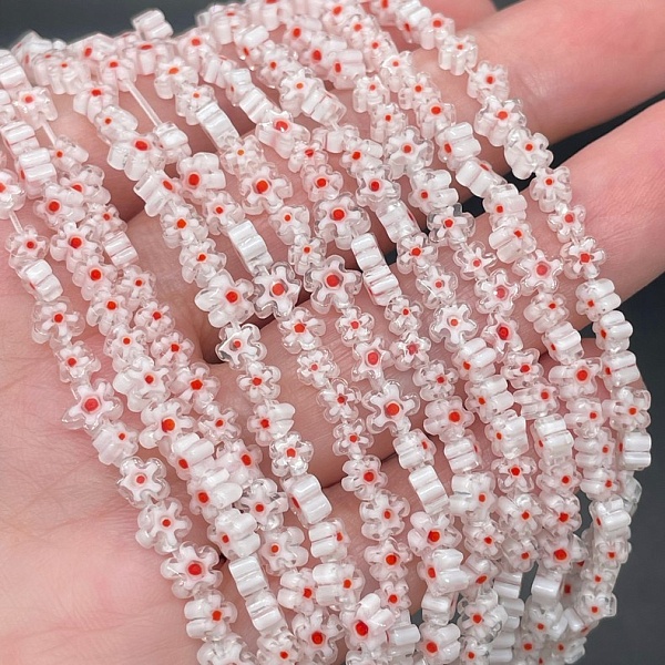 Муранское стекло белое цветок красный  4,5-5,5 мм