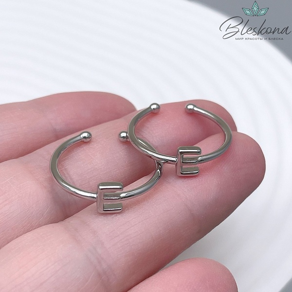 20 мм Цвет серебро, Кольцо безразмерное буква E