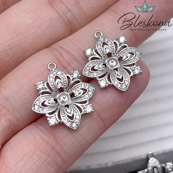 19,7*17,7 мм Цвет серебро, Подвеска цветок с цирконами