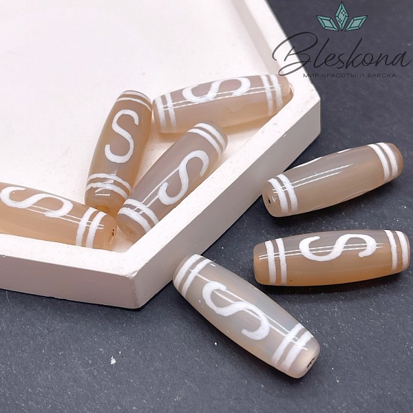 Бусина Дзи Денежный крючок серо-белый бочонок 30*11 мм