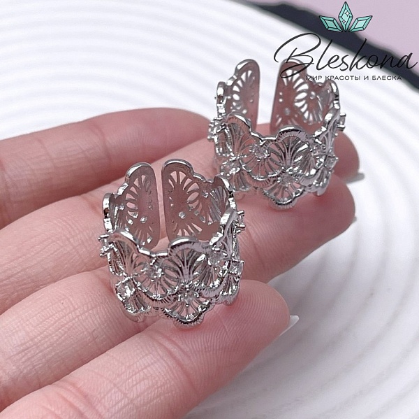 20,5 мм Цвет серебро, Кольцо безразмерное узор с цирконами 