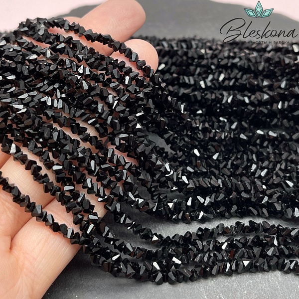 Чешское стекло №02 3,5 мм треугольник