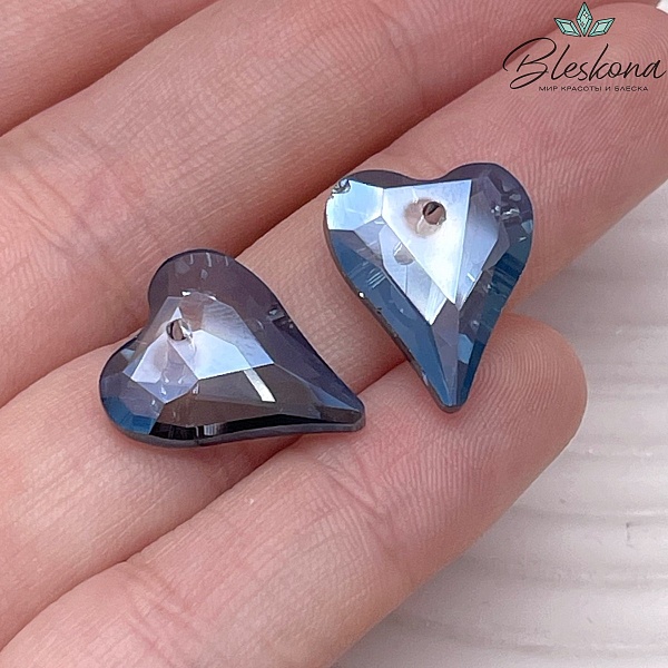 17,5*14,5 мм, Подвеска сердце стекло белое с переливом (Denim blue) уп. 2 шт