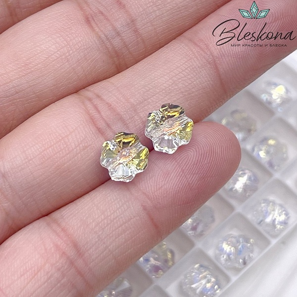 5752 Clover 8 mm Crystal Aurore Boreale (AB)