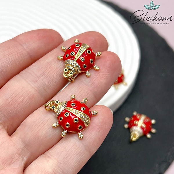 20*19,5 мм, Цвет золото, Подвеска Божья коровка цирконы красная эмаль