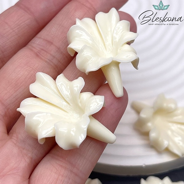 35*25 мм Подвеска цветок цвет молочный 