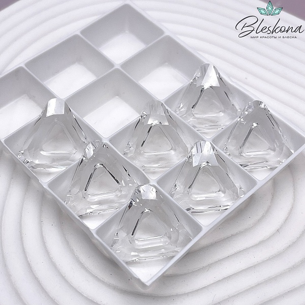 4737 Cosmic Triangle 20mm Crystal