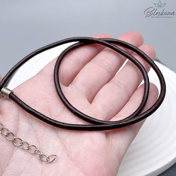 Шнурок коричневый под кулон из натуральной кожи 45 см