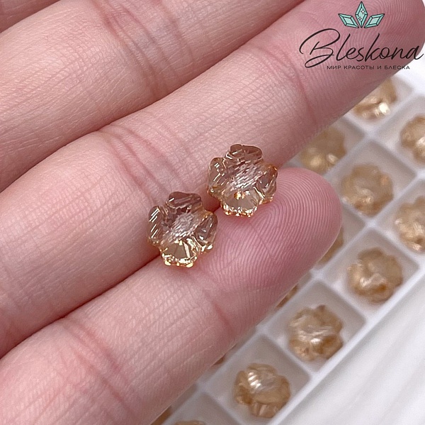 5752 Clover 8 mm Crystal Golden Shadow