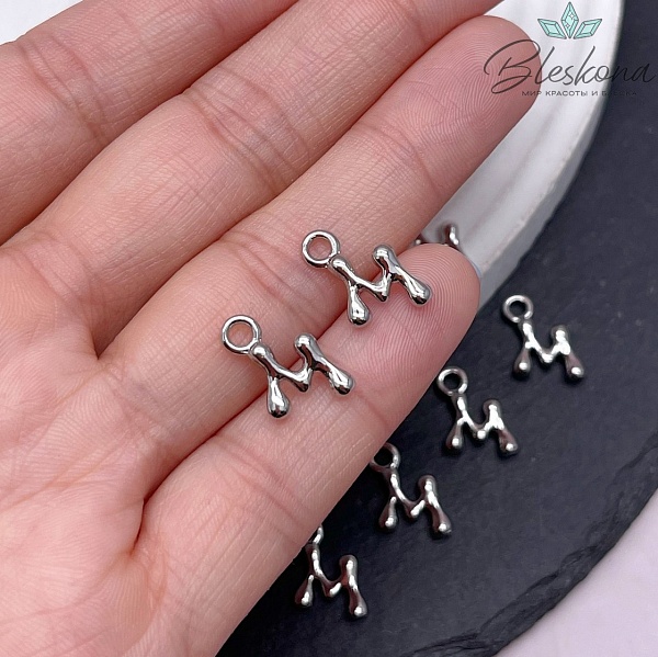 13 мм Цвет серебро, Буква гладкая M