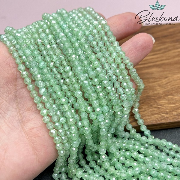 Циркон Glow светло-зеленый огранка 4 мм (кубический цирконий, фианит) 