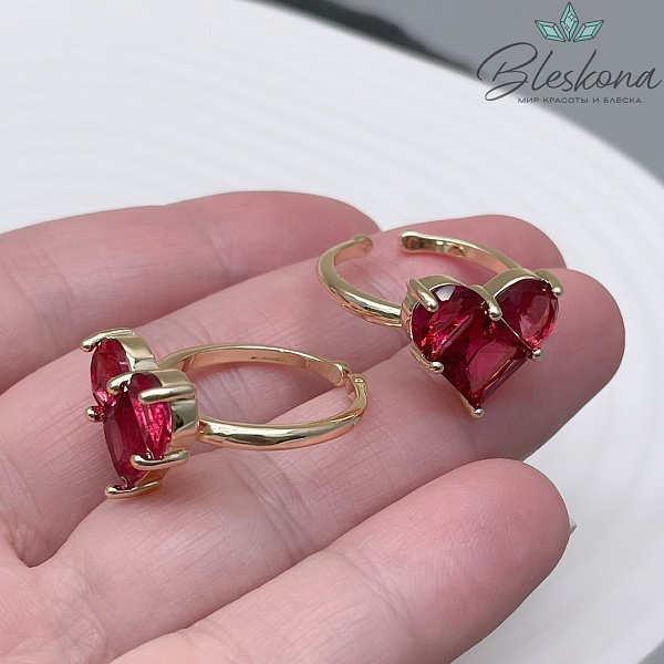 20 мм Цвет золото, Кольцо безразмерное сердце красные цирконы