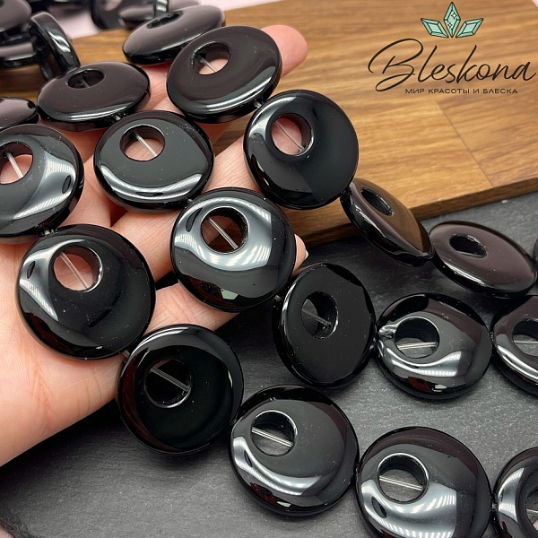 Агат черный с прожилками круг с отверстием 31 мм