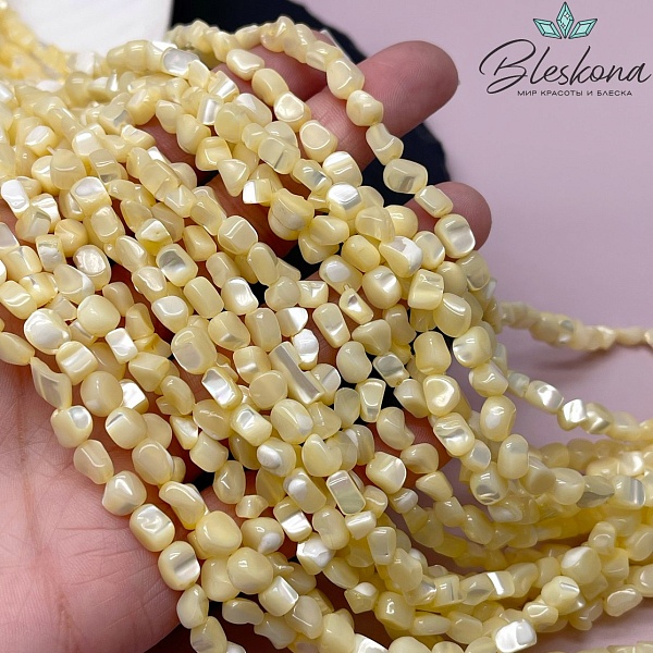 Перламутр желтый галтовка (5-7)*(3-6) мм