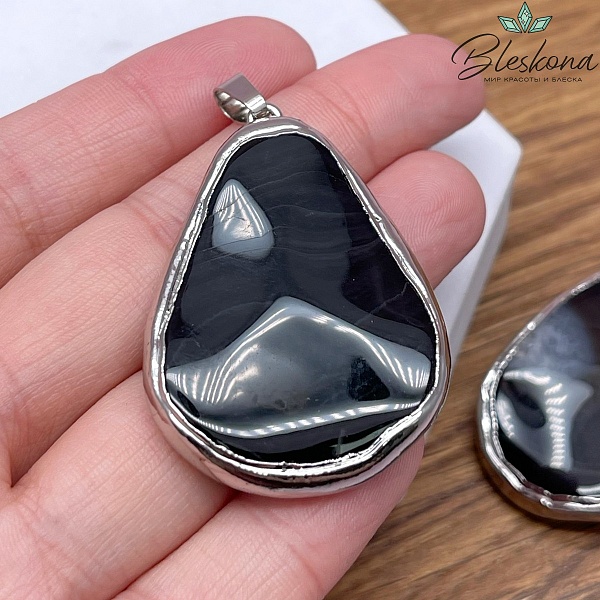 (29-30)*(44-45) мм, Цвет серебро, Подвеска фриформ Черный Агат с прожилками в обрамлении 