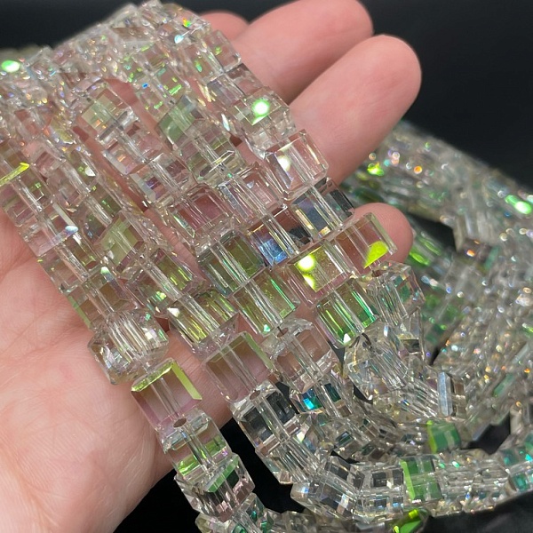 8 мм Стекло Lux, куб огранка, цвет прозрачный с зеленым переливом