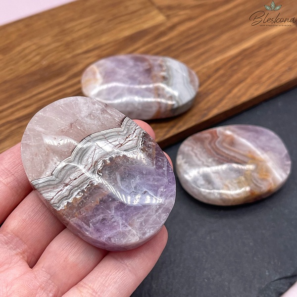 Агат кружевной с включениями Аметиста овал 40*55 мм штучно