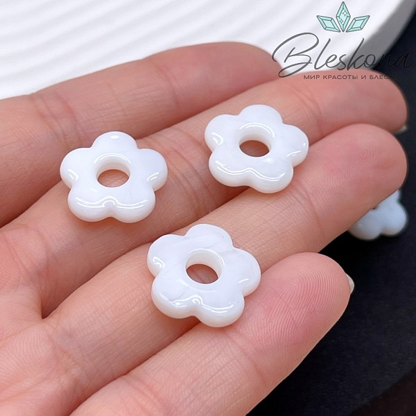 15 мм Подвеска цветок белый