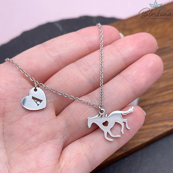 Колье (готовое украшение) Лошадь и Буква "А", Цвет серебро 44 см