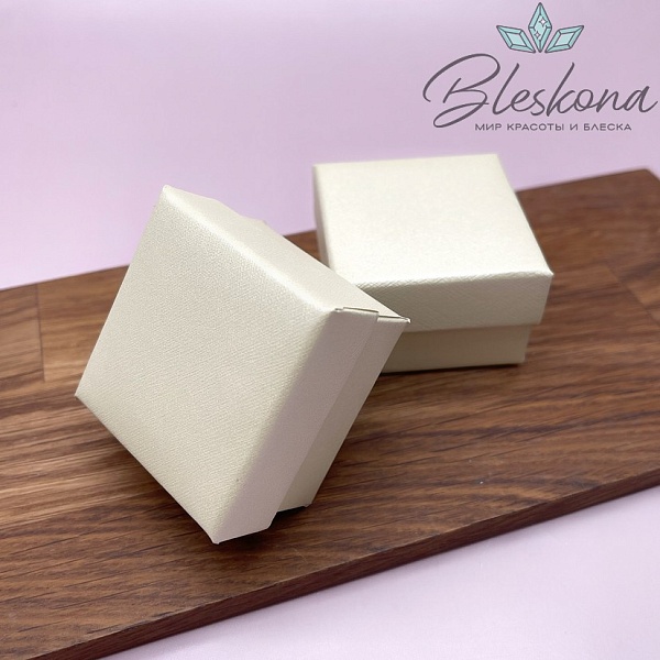 Коробка Бежевая фактурная черная подложка 5*5*3,5 см