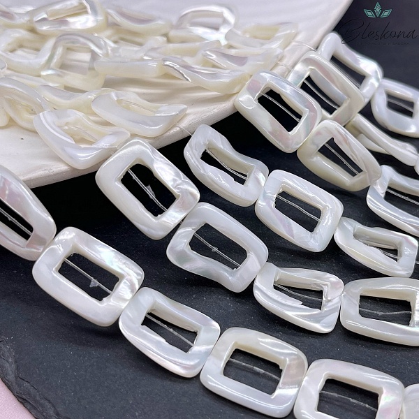 Перламутр белый прямоугольник фриформ 20*15 мм