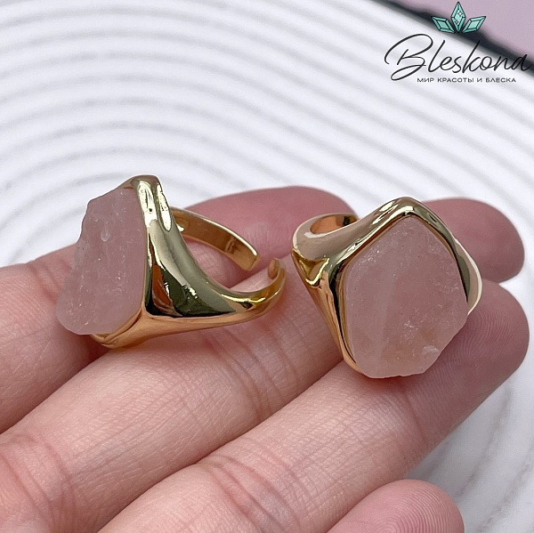 22 мм Цвет золото, Кольцо безразмерное Розовый кварц