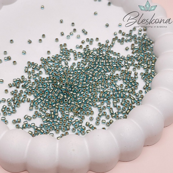 Бисер TOHO round 11/0 цвет №990 (оттенок хаки)