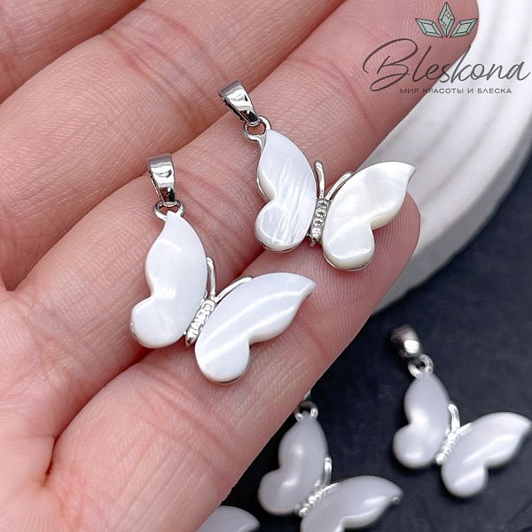 13,5*16 мм Цвет серебро, Подвеска бабочка цирконы, белый перламутр