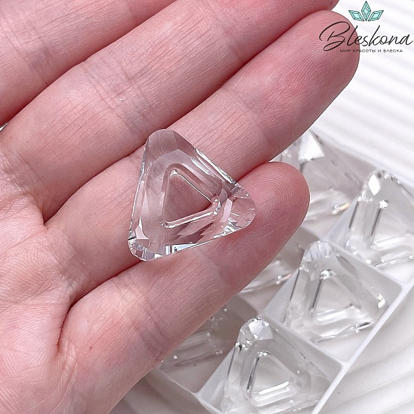 4737 Cosmic Triangle 20mm Crystal