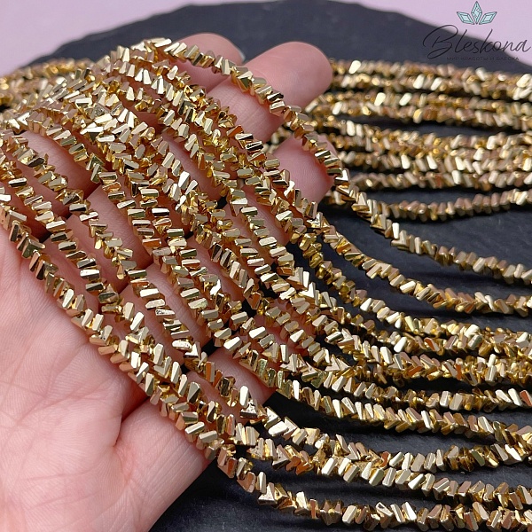 Чешское стекло №30 4,5 мм треугольник