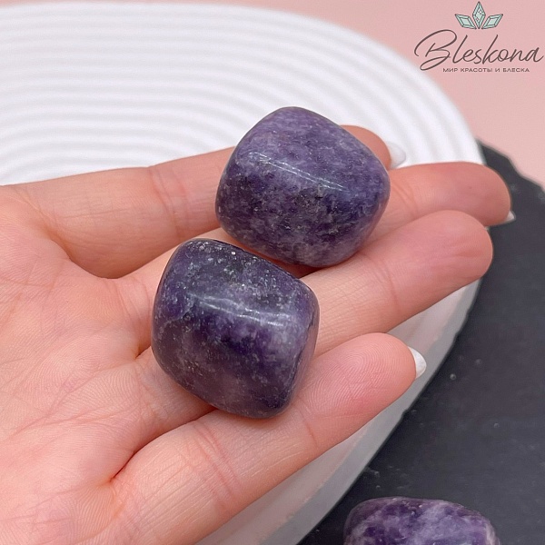 Лепидолит галтовка 24-28 мм