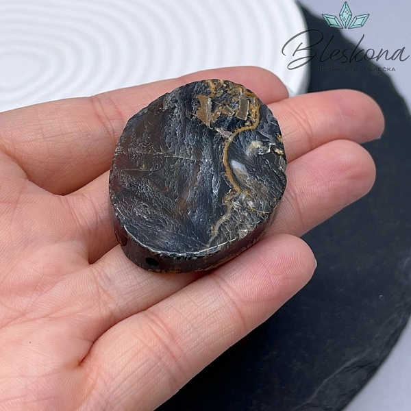 Агат плоский неровный овал 35*44 мм штучно