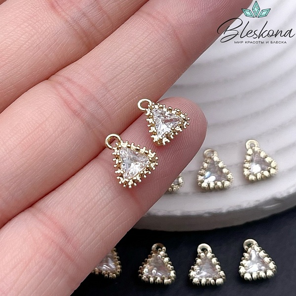 9,2*7,8 мм Цвет золото, Подвеска Треугольник циркон в обрамлении