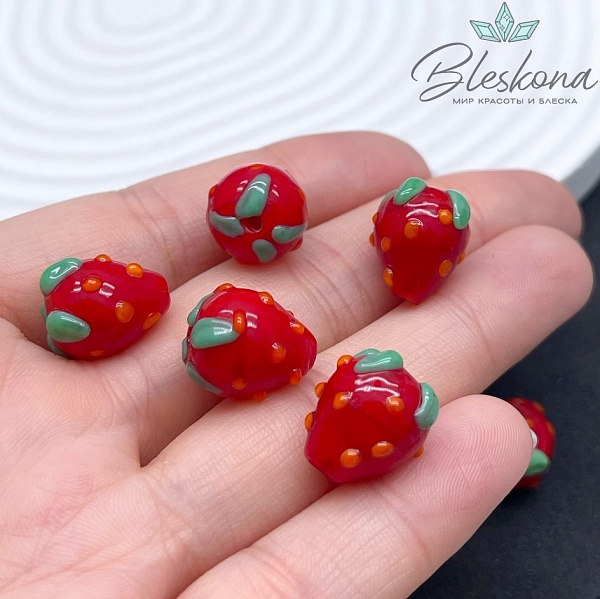 14*12 мм Бусина клубничка красная с красными точками