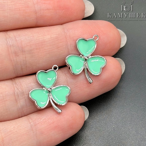 15,5*17,5мм, Подвеска Клевер эмаль Тиффани, цвет серебро 