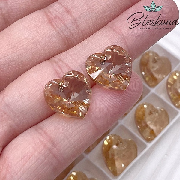 6228 Xilion Heart 14,4*14 мм Crystal Golden Shadow (GSHA)